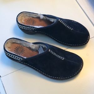 UGG Australia Kohala suede mule/clogs Black size 6